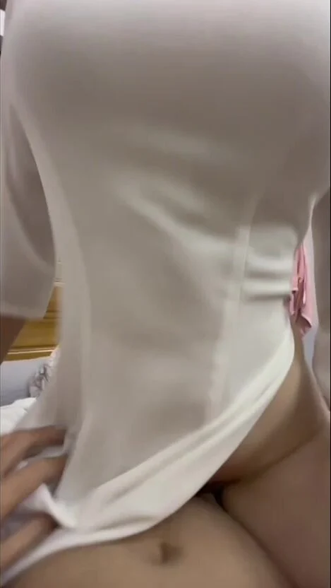 e-sinh-vien-dam-ao-dai-trang-tinh-tron-hoc-cung-a-di-nha-nghi-du-ban-ngap-lon