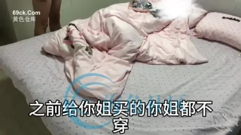 Nữa đêm lẻn vào phòng c dâu dâm ngủ 1 mình đè c ra đụ bắt c cos hầu gái đụ cho sướng